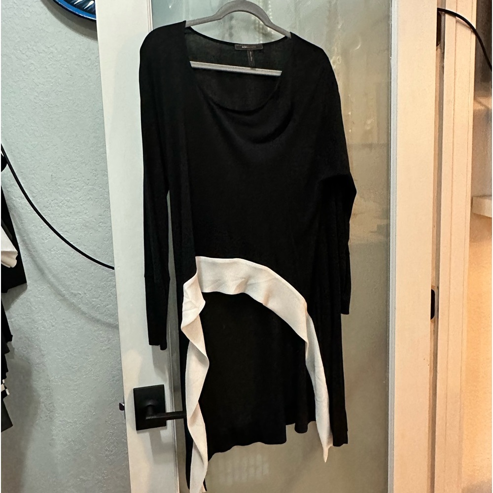 BCBG maxazria high-low black/ white Top blouse Large